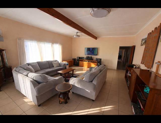 3 BEDROOM HOUSE FOR SALE IN LYNNFIELD PARK